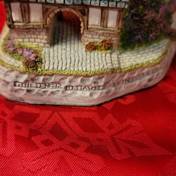 Candlemakers David Winter Cottages: Collector's Piece No. 12 - Picture 7 of 14